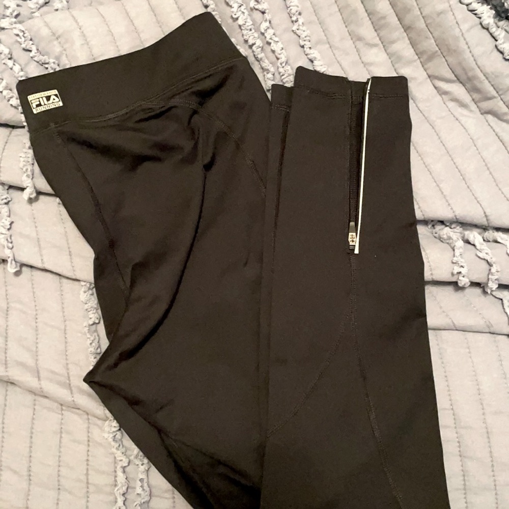 Black Fila running leggings